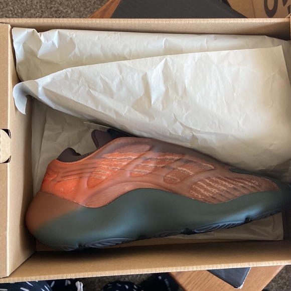 Brand new with tags Yeezy 700 V3 Copper Fade - Picture 4 of 9